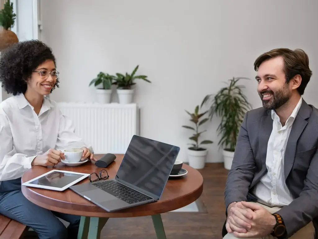 Líderes conversando sobre o futuro da empresa.