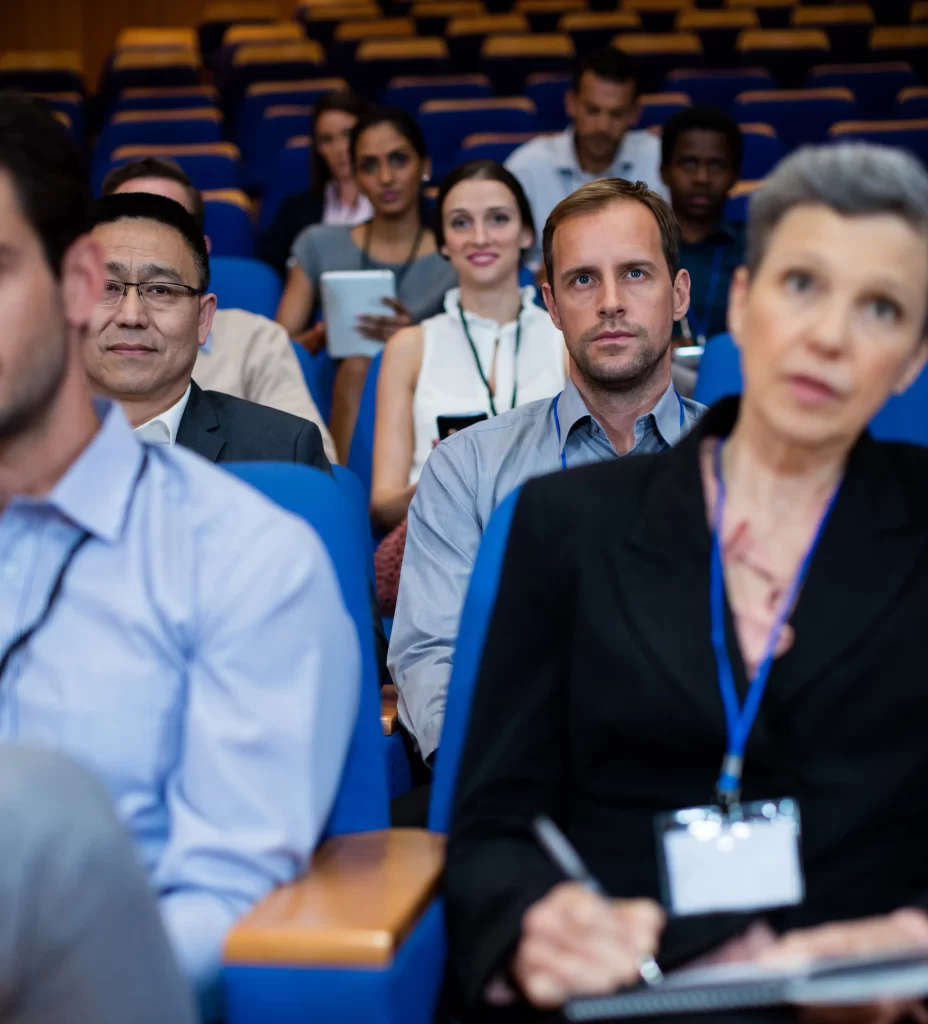 Executivos em experiência de aprendizado em programa de educação executiva